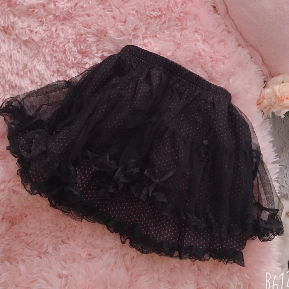 Beautiful black ruffle skirt/Italy